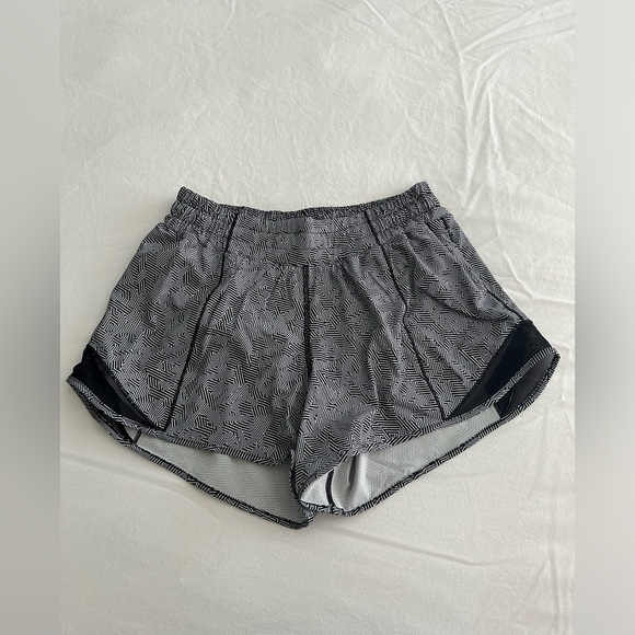Lululemon Hotty Hot Shorts - Picture 1 of 4